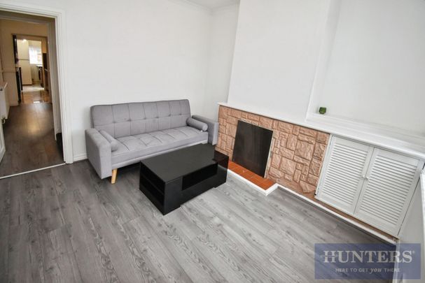 2 bedroom House To Let Total Size: 684 SQ FT - Photo 1