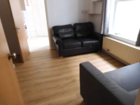 6 Bed Terraced House, Brading Road, BN2 - Photo 2