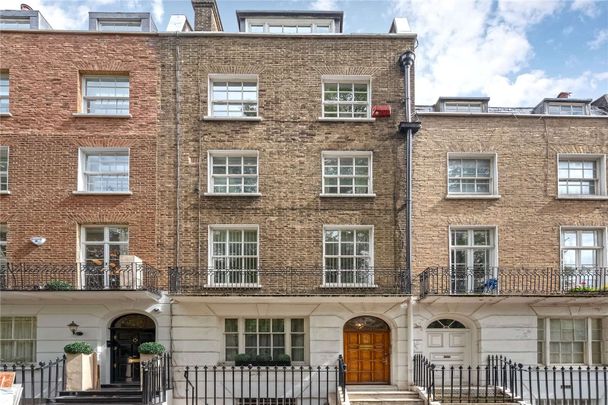 *Video Available* An excellently presented two bedroom upper maisonette, with lift access, situated in an enviable location in the heart of Knightsbridge. - Photo 1