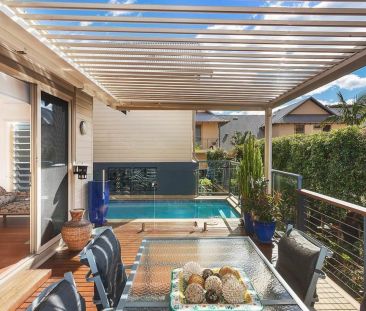 Outstanding Townhouse in Premier Location - Walk to the Beach - Photo 6