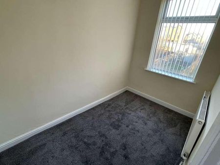 Thornfield Street, Salford, Greater Manchester, M5 - Photo 3