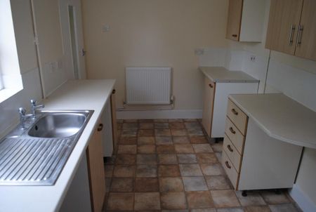 2 bedroom terraced house to rent - Photo 5