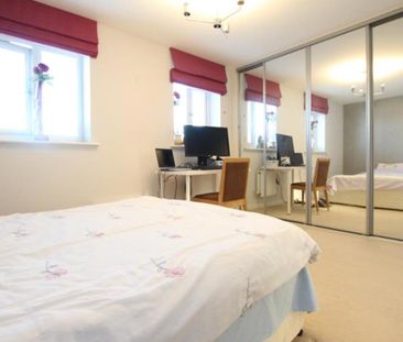 ** STUDENT HOUSE!!!!! Five bedrooms and fully furnished available f... - Photo 2