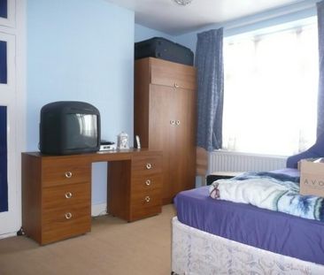 3 bedroom terraced house to rent - Photo 6