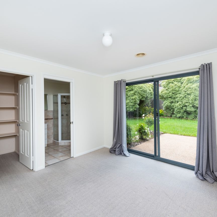 4 Unwin Avenue, Jerrabomberra NSW 2619 - House For Rent | Domain - Photo 1