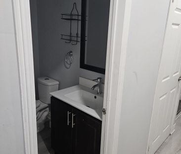 For Lease - 19 Arthurs Crescent, Brampton, Ontario - Photo 3