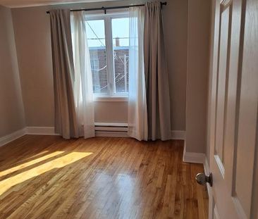 grand 4 1/2 à louer - Photo 2