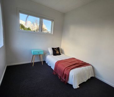 Charming cottage in Whenuapai Village - Photo 1
