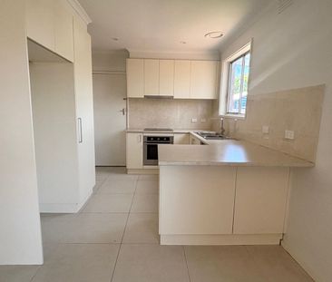 Two Bedroom Unit, very well presented! - Photo 4