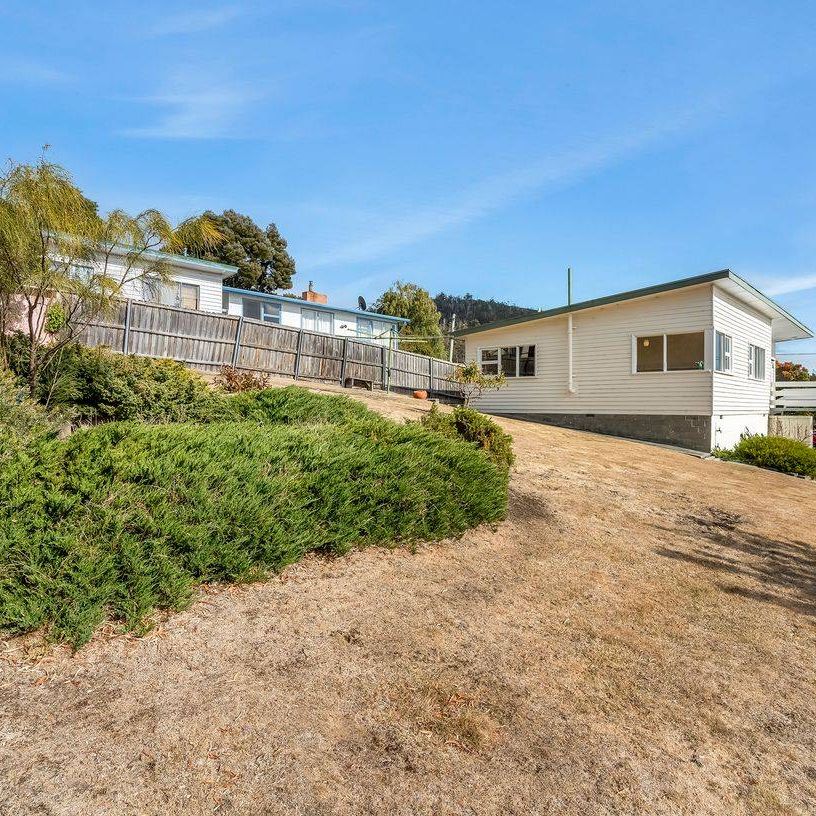 Immaculately presented 3 bedroom family home in a great location - Photo 1
