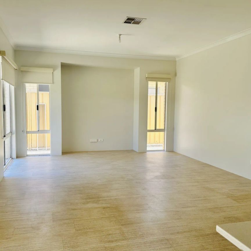 Newly renovated unit in prime South Bunbury location! - Photo 1