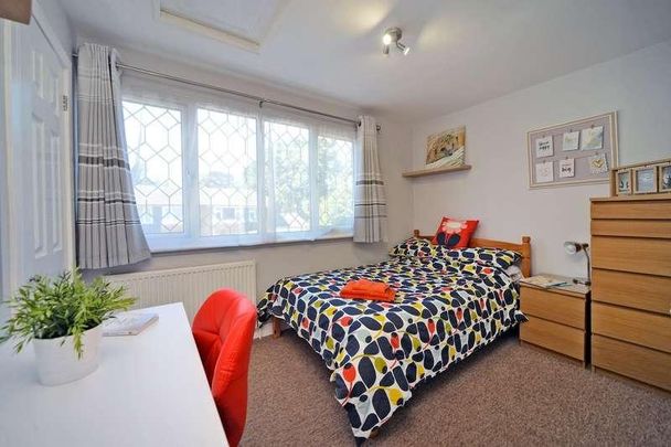 Wingfield Close, New Haw, Addlestone, Surrey, KT15 - Photo 1