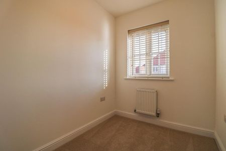 3 bedroom semi-detached house to rent - Photo 4