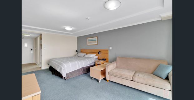 Studio Apartment in Prime Beachside Location - Photo 1