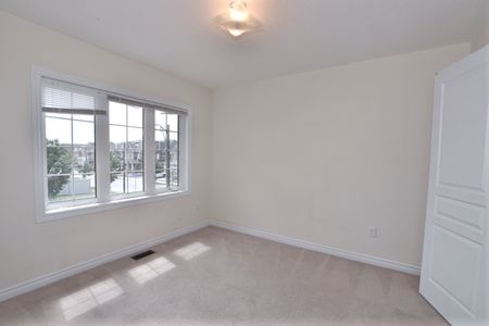 For Lease - 1520 Haws Crescent, Milton, Ontario - Photo 3