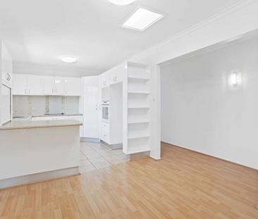 12 Warrina Crescent, Burleigh Waters QLD 4220 - House For Rent | Do... - Photo 2