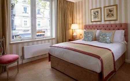 A Deluxe Three-Bedroom Apartment in Kensington, London W8 - Photo 5