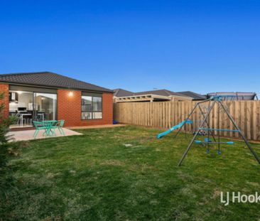 35 Toolern Waters Drive, Weir Views VIC, Belconnen - Photo 4