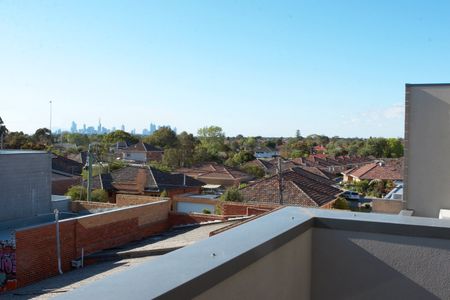 2 LEVELS, 2 BEDS, 2 BATHS, IN BOUTIQUE GROUP! - Photo 5