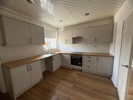 3 bedroom terraced house to rent - Photo 5