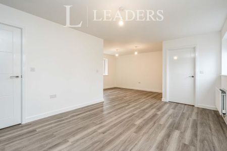 5 bedroom detached house to rent - Photo 2