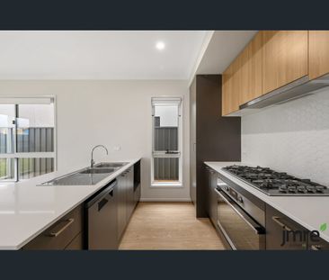 10 Danube Road, Truganina, Vic 3029 - Photo 3