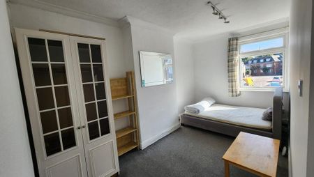 4 bedroom maisonette to rent - Photo 3