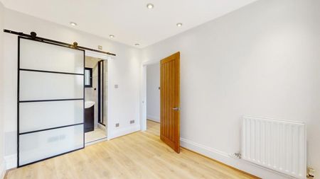 Recently renovated house - Photo 3