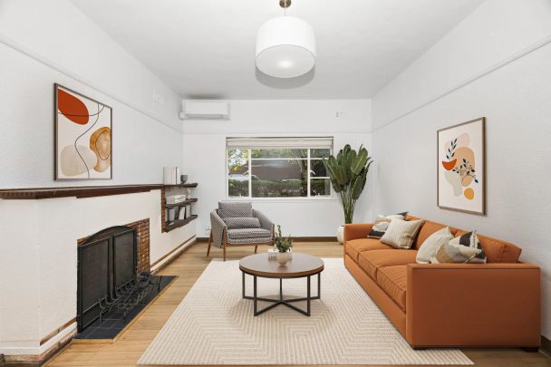 Elwood Art Deco in prime position - Photo 1