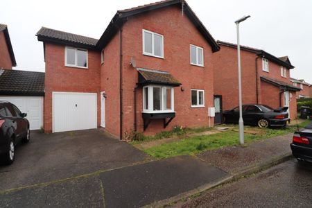 Ottershaw Way, CO16, Clacton-On-Sea - Photo 2