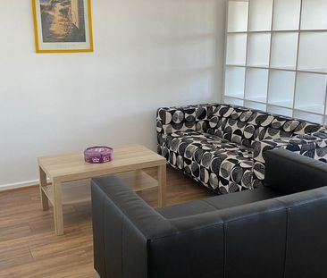 Room in a Shared Flat, Sovereign House, SE18 - Photo 3