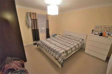 Chequers Lane, Dunmow, CM6 - Photo 3