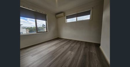 Charming 2 Bedroom Townhouse in a Prime Location - Photo 5