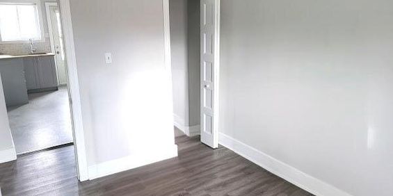 Immeuble - 894-896 Belvedere Sud - 595-603 Short 4½ Meublé Tout Inclus - Photo 3