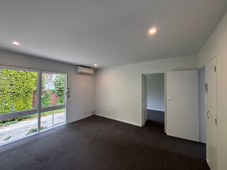 Recently renovated two bedroom home - Close to Town! - Photo 5