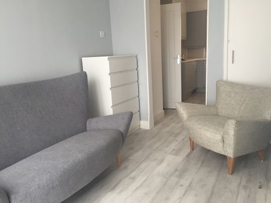 3 Bed Flat, Falcon, WC1N - Photo 1
