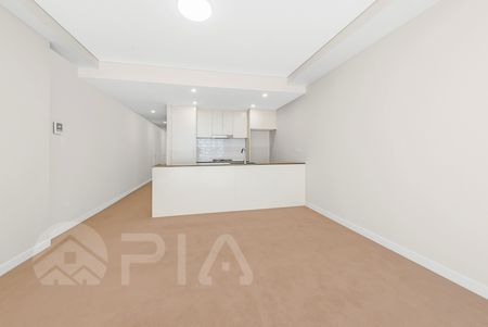 Modern 2 bedroom apartment close to amenities for lease - Photo 4