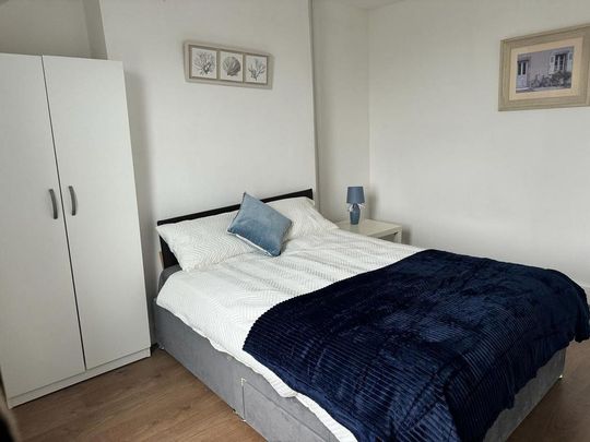 1 bedroom in a house share to rent - Photo 1