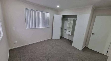 2 year old 3BR Townhouse in Glenview - Photo 2