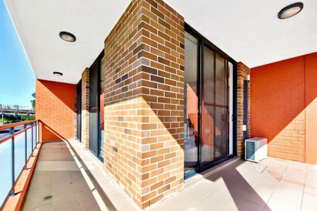 Beautiful 2 Bedroom Unit, Fantastic Location! - Photo 3