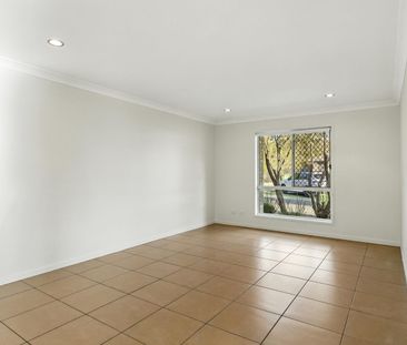 Modern 4 Bedroom Home in Prime location! - Photo 2