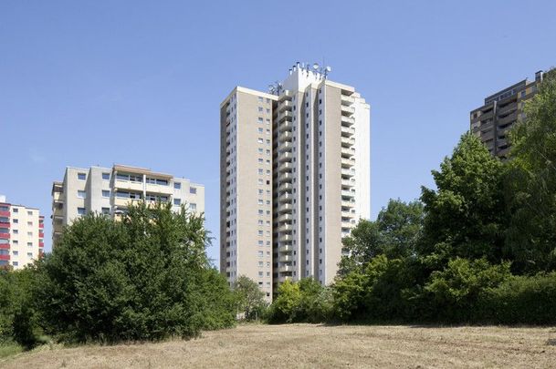 Toller Ausblick: Große 3-Zimmerwohnung mit Balkon - Photo 1