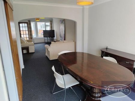 4 bedroom detached house to rent - Photo 3