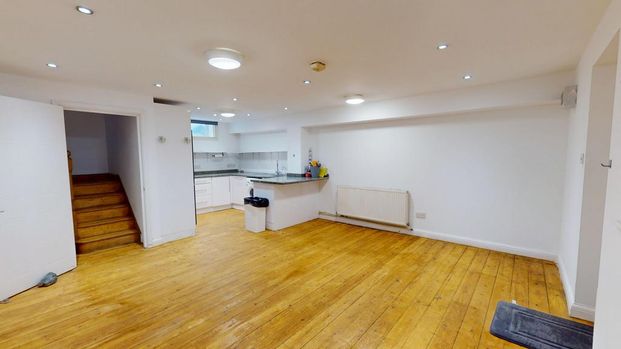5 bedroom maisonette to rent - Photo 1