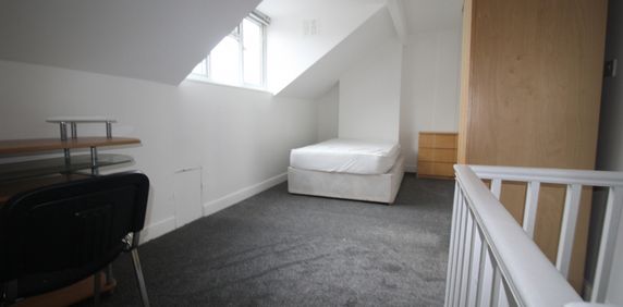 2 Bedroom Terraced House - Photo 2