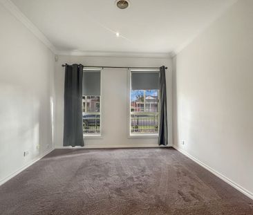 Comfortable Three-Bedroom Home Close to Pacific Werribee - Photo 4
