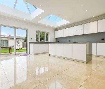 Widecombe Gardens, Ilford, IG4 - Photo 2