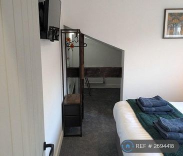 2 bedroom flat to rent - Photo 2