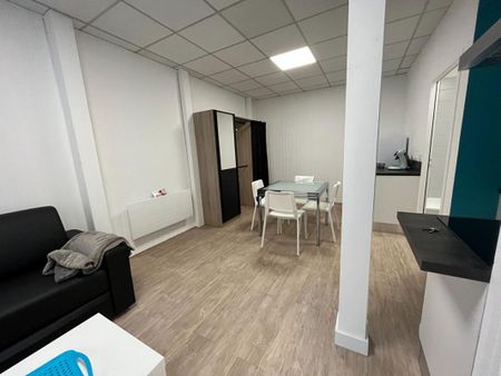 Location Appartement 1 pièce Meublé 32m² PEYREHORADE 40300 - Photo 2