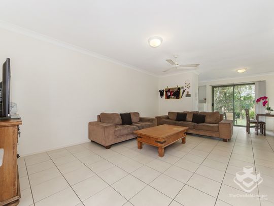 3 BEDROOM VILLA – CLOSE TO UNI & HOSPITAL, AIR CON & POOL - Photo 1
